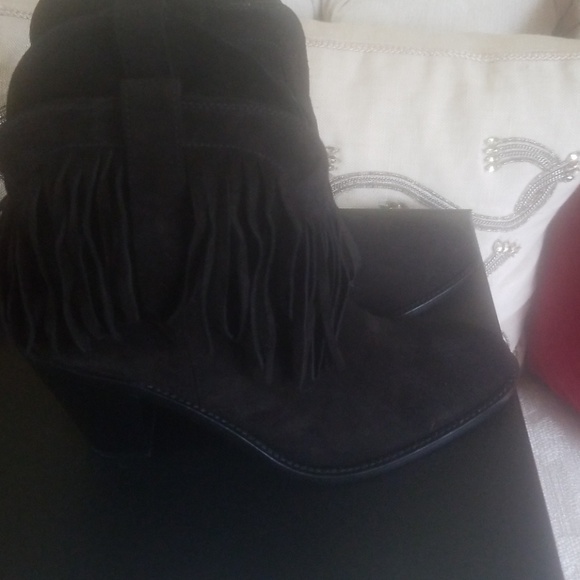 Boots - Picture 3 of 5